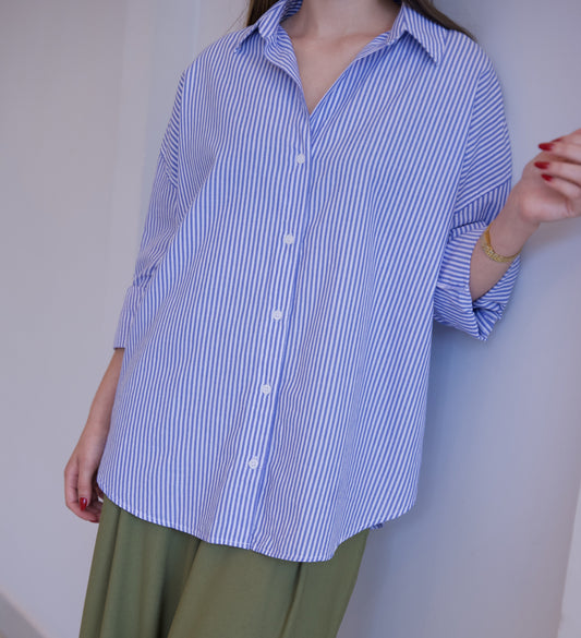 Camisa a rayas azul marino