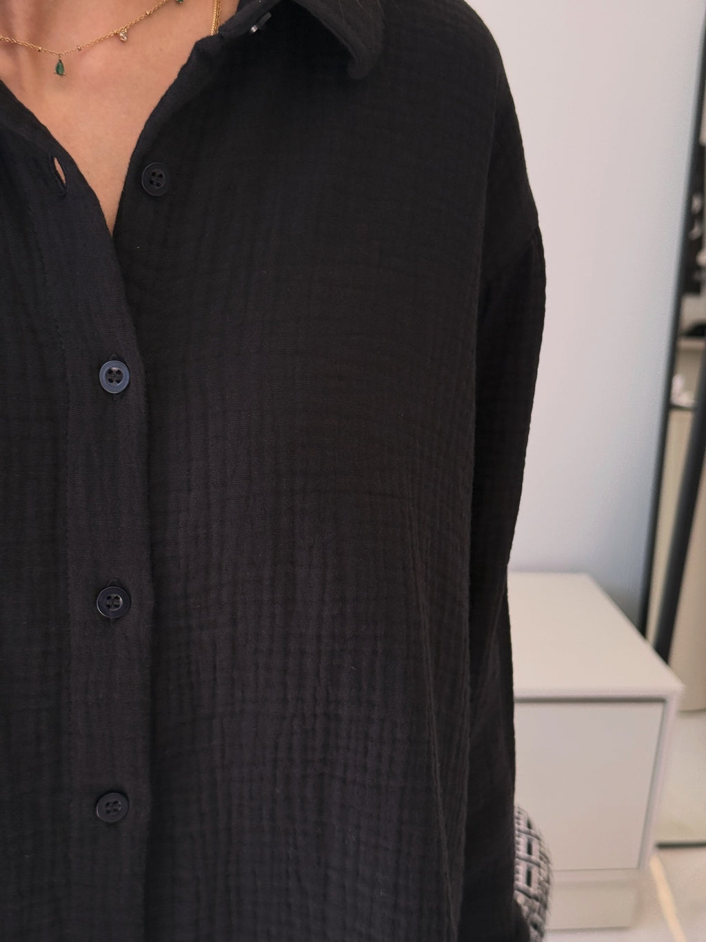 Camisa negra semi oversize