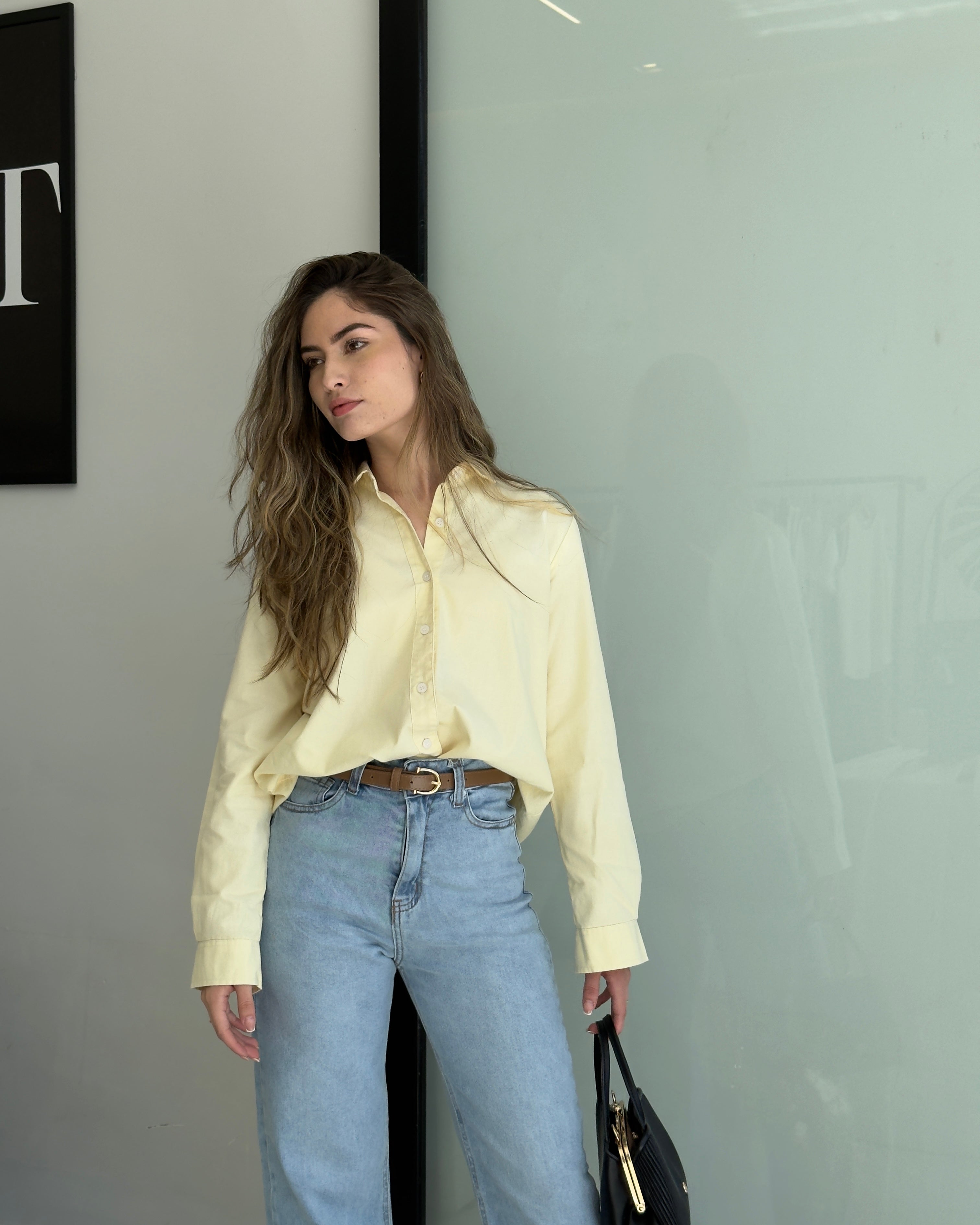 camisa amarilla algodón corte regular